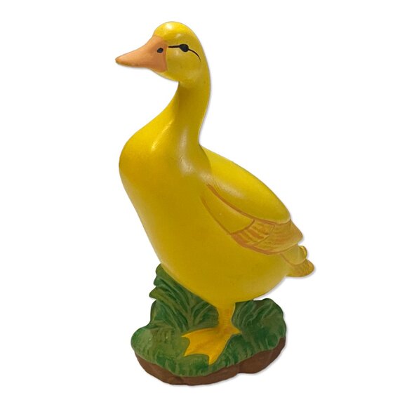 EUC Vintage 8.5" Yellow Duck Ceramic Figurine - Poured Ceramic Statue - Picture 2 of 3